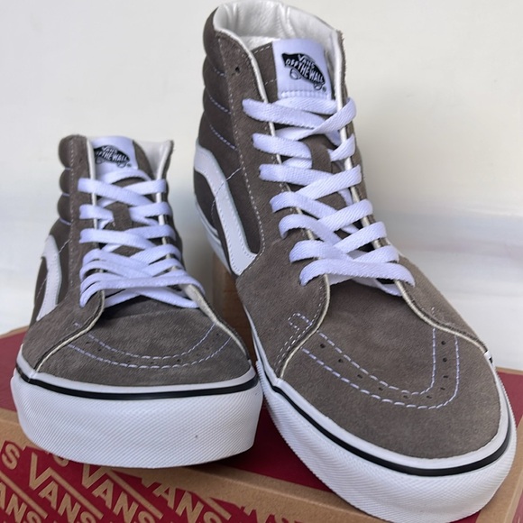 Vans Men’s Sk8-Hi
Color Theory Bungee Cord
VN000CMX9JC US
Sneakers - Picture 6 of 16